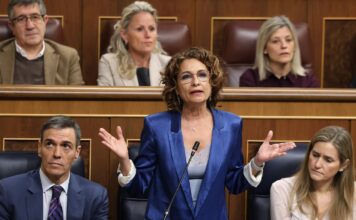 El Gobierno bajará al 10% el IVA de gasolina, gasóleo, luz y gas y dará ayudas al combustible de los profesionales | Economía