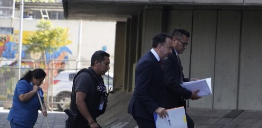 Pabel Muñoz va a Fiscalía a defender compra de troles eléctricos | Ecuador | Noticias