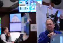 Wall Street sube y el petróleo cae ante la disposición de Irán de negociar el fin del conflicto | Economía