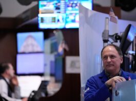 Wall Street sube y el petróleo cae ante la disposición de Irán de negociar el fin del conflicto | Economía