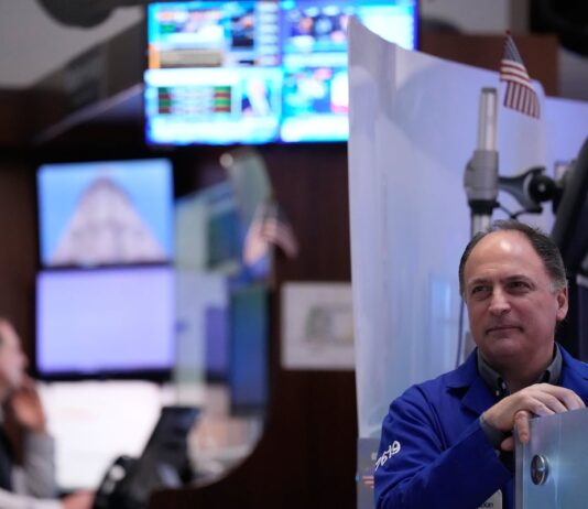 Wall Street sube y el petróleo cae ante la disposición de Irán de negociar el fin del conflicto | Economía