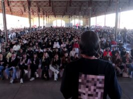 Astronautas, youtubers y jóvenes curiosos se reúnen en el festival de emprendimiento FOMOfest en Valencia | Economía