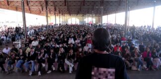 Astronautas, youtubers y jóvenes curiosos se reúnen en el festival de emprendimiento FOMOfest en Valencia | Economía