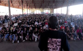 Astronautas, youtubers y jóvenes curiosos se reúnen en el festival de emprendimiento FOMOfest en Valencia | Economía