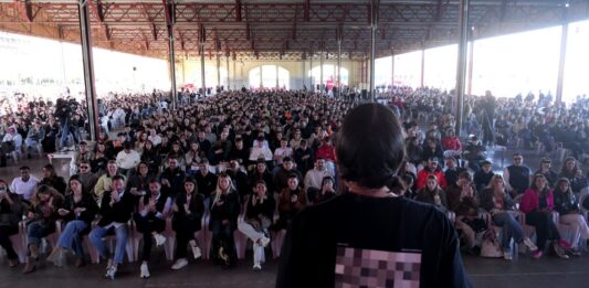 Astronautas, youtubers y jóvenes curiosos se reúnen en el festival de emprendimiento FOMOfest en Valencia | Economía