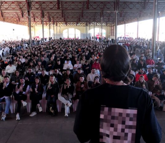 Astronautas, youtubers y jóvenes curiosos se reúnen en el festival de emprendimiento FOMOfest en Valencia | Economía