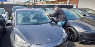 Al menos 12 fabricantes reducen sus planes para el coche eléctrico | Empresas