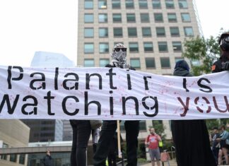 El inquietante manifiesto de Palantir recibe un aluvión de críticas: entre el tecnofascismo y el villano de James Bond | Economía