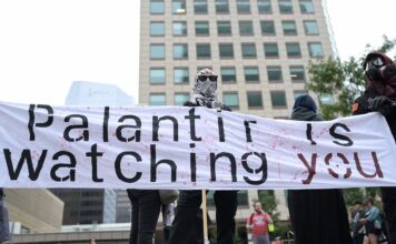 El inquietante manifiesto de Palantir recibe un aluvión de críticas: entre el tecnofascismo y el villano de James Bond | Economía