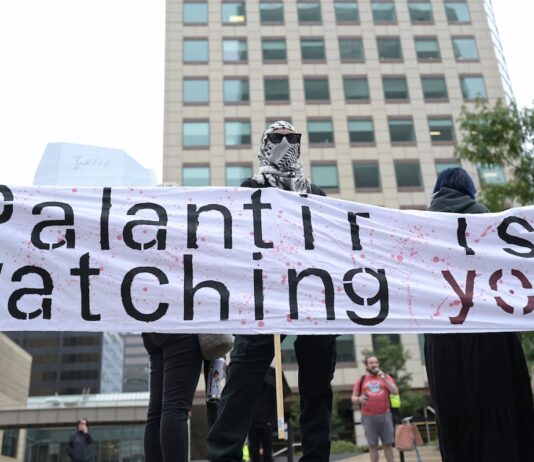 El inquietante manifiesto de Palantir recibe un aluvión de críticas: entre el tecnofascismo y el villano de James Bond | Economía