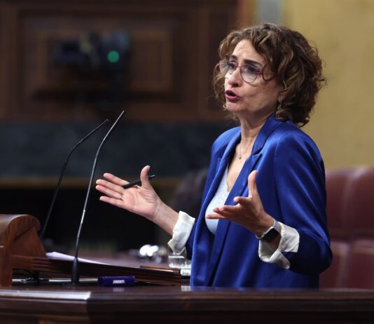 Hacienda corrige el impuesto de grandes fortunas para acabar con la discriminación fiscal a no residentes | Economía