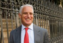 Hay un banquero en Europa que lo quiere hacer todo | Economía