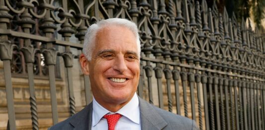 Hay un banquero en Europa que lo quiere hacer todo | Economía