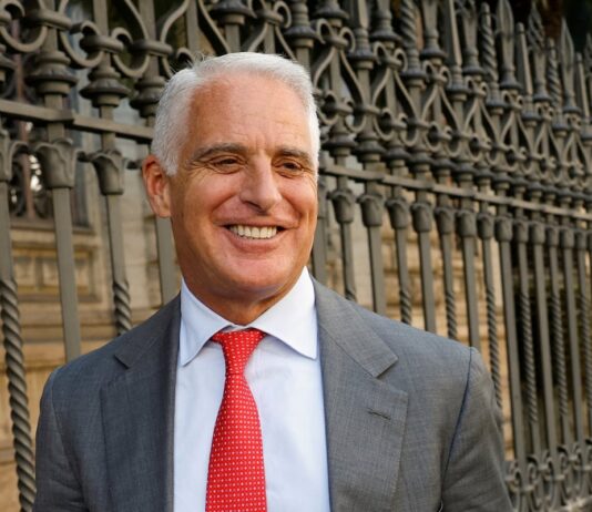 Hay un banquero en Europa que lo quiere hacer todo | Economía