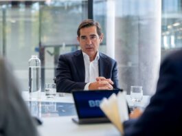 El BBVA vende su filial en Rumanía al banco austriaco Raiffeisen por 591 millones de euros | Empresas