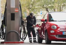 La gasolina en España registra su mayor subida en ocho meses por la crisis en Oriente Próximo | Economía