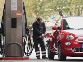 El INE eleva la inflación de marzo al 3,4% por la subida de los combustibles | Economía