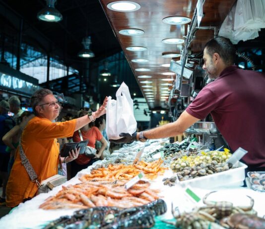 El INE confirma que la economía española creció un 2,8% en 2025, el doble que la zona euro | Economía