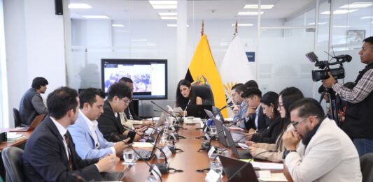 Comisión legislativa inicia seguimiento a la Ley de Datos Civiles tras sentencia sobre posibilidad de cambio de género en cédula de adolescentes | Política | Noticias