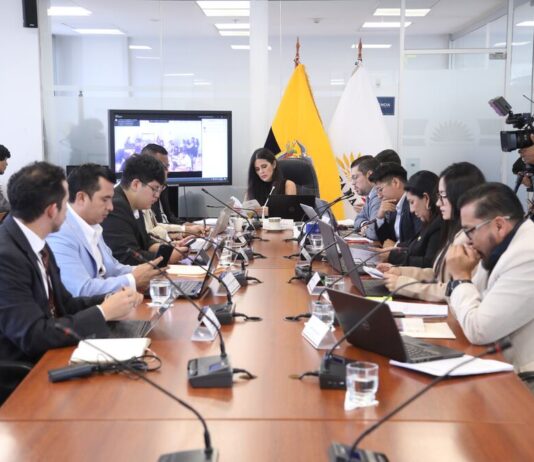 Comisión legislativa inicia seguimiento a la Ley de Datos Civiles tras sentencia sobre posibilidad de cambio de género en cédula de adolescentes | Política | Noticias