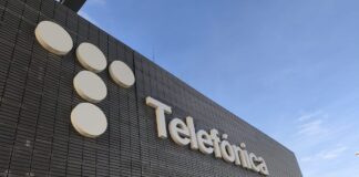 Más de 2.700 empleados dejan Telefónica este domingo por el ERE | Economía