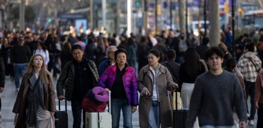 Vivienda obliga a retirar más de 100.000 anuncios de alquileres turísticos por incumplir la normativa desde 2025 | Economía