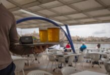 ¿Y si un descanso me coincide con un festivo? La duda legal que enfrenta a jueces, abogados e inspectores | Negocios