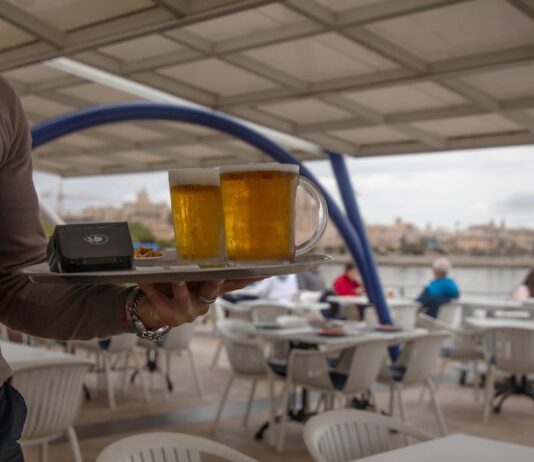 ¿Y si un descanso me coincide con un festivo? La duda legal que enfrenta a jueces, abogados e inspectores | Negocios