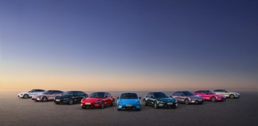 Xiaomi registra ingresos y beneficios récord gracias a los coches eléctricos y la IA | Empresas