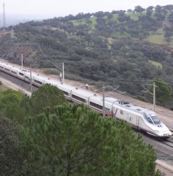 Adif retrasa a finales de abril la reapertura completa de la línea de alta velocidad Madrid-Málaga | Economía
