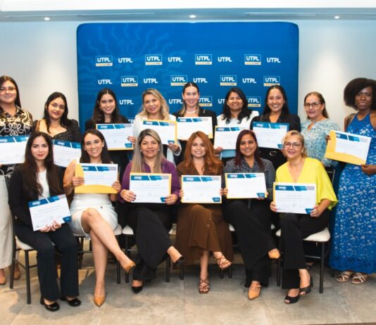 170 MUJERES CAMARONERAS SE GRADÚAN Y FORTALECEN LA COMPETITIVIDAD Y SOSTENIBILIDAD DEL SECTOR ACUÍCOLA ECUATORIANO