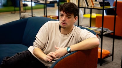 Jaime Vidal, exbailarín y alumno de 42 Madrid, en la sede del campus en Distrito Telefónica.