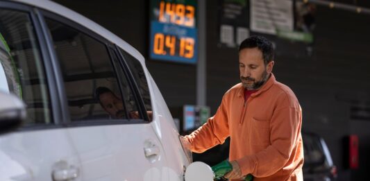 España, Alemania, Italia, Austria y Portugal piden a Bruselas un impuesto a los beneficios de las energéticas | Economía