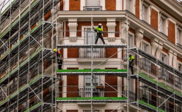 Ricos para siempre y pobres estancados: la movilidad de ingresos en España se atasca en los extremos | Economía