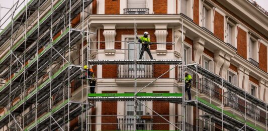 Ricos para siempre y pobres estancados: la movilidad de ingresos en España se atasca en los extremos | Economía