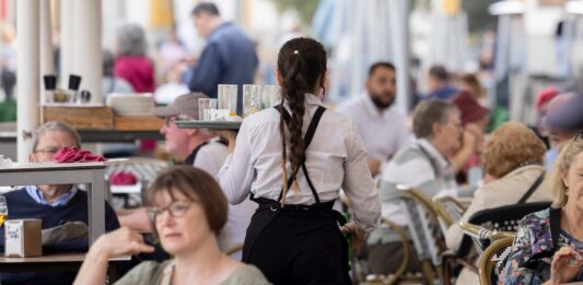 Declaración de la renta obligatoria para todos los autónomos: ¿qué gastos se pueden deducir? | Economía