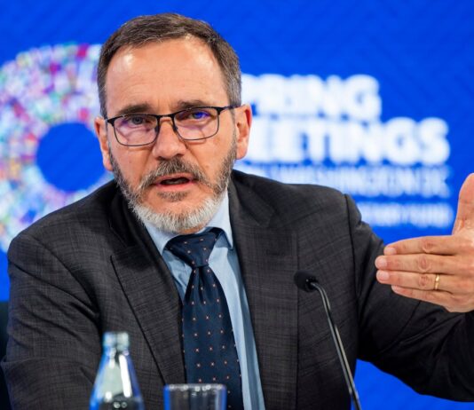 El FMI aleja la promesa de Sánchez de lograr el pleno empleo a final de la legislatura | Economía