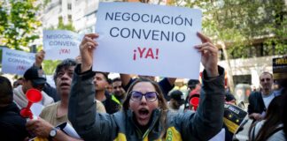 Los repartidores de Glovo, convocados a huelga este fin de semana para protestar contra el ERE | Economía