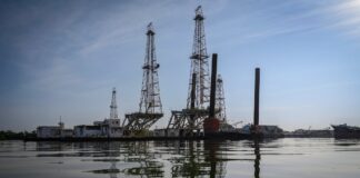 El miedo a la escasez agrieta la adicción global al petróleo | Economía