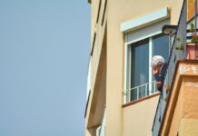 Los mayores de 65 años tienen un tesoro: así pueden obtener liquidez de su vivienda sin tener que dejar de vivir en ella | Negocios