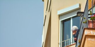 Los mayores de 65 años tienen un tesoro: así pueden obtener liquidez de su vivienda sin tener que dejar de vivir en ella | Negocios