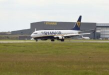 Los aeropuertos europeos alertan de escasez de combustible en tres semanas si no se reabre el estrecho de Ormuz | Economía