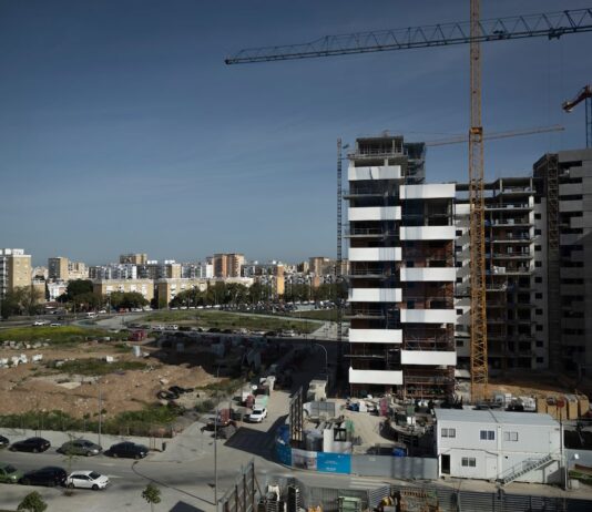 Ayudas de 300 euros para alquilar y de 30.000 para reformar casas vacías: las claves del nuevo plan estatal de vivienda | Vivienda | Economía