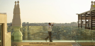 Empleo más vivienda: la fórmula de los hoteles para completar sus plantillas en el mejor verano de su historia | Economía