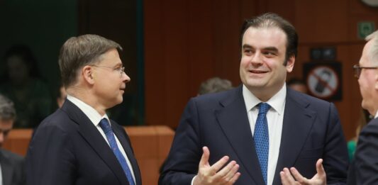 La deuda pública en la zona euro crece al 87,4% por la presión del gasto en defensa y el coste de los intereses | Economía