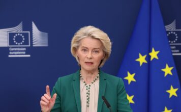 Bruselas plantea un día de teletrabajo obligatorio y abaratar el transporte público para paliar la crisis energética | Economía