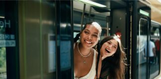 Una tarjeta para viajar sin comisiones en la maleta | Economía