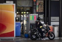 El gasóleo sube un 2% en una semana y absorbe parte de la rebaja fiscal a los carburantes | Economía