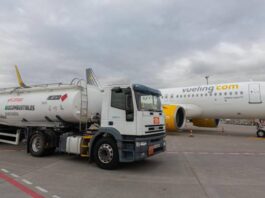 Goldman prevé que Europa se quede sin reservas de combustible para avión a fin de año si Ormuz no abre en junio