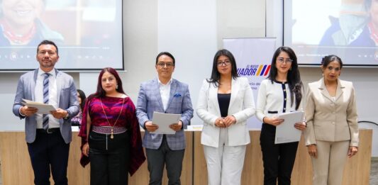 Ministerio de Gobierno entrega 19 personerías jurídicas a organizaciones sociales lideradas por mujeres en Pichincha | Política | Noticias